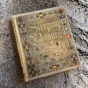 Besame Sleeping Beauty Eyeshadow palette. Limited edition.